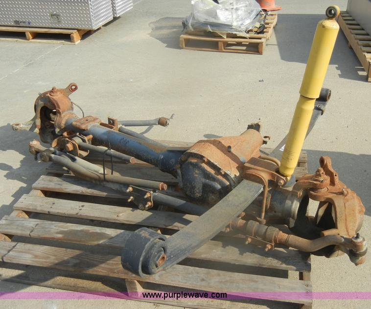 image for item N9600 Ford F550 front end axle