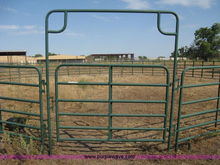 image for item R9643 Portable corral panels