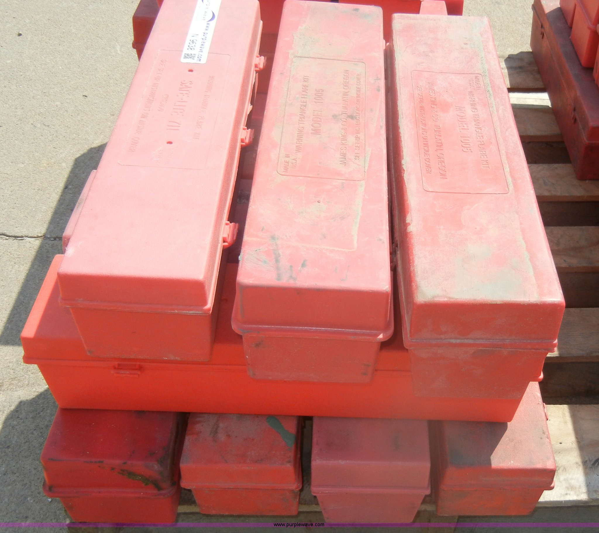 (10) roadside flare kits in Topeka, KS Item N9637 sold Purple Wave