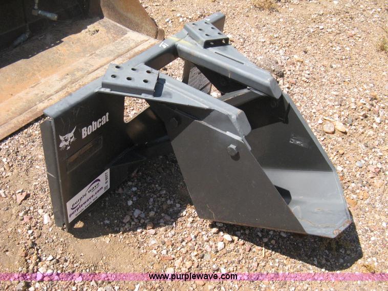 image for item B8077 2006 Bobcat 12S digger attachment