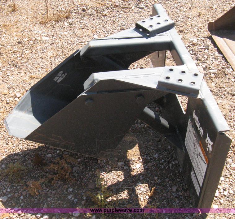 image for item B8077 2006 Bobcat 12S digger attachment