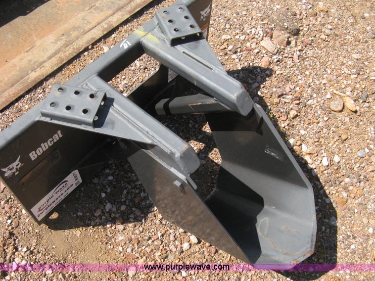image for item B8077 2006 Bobcat 12S digger attachment