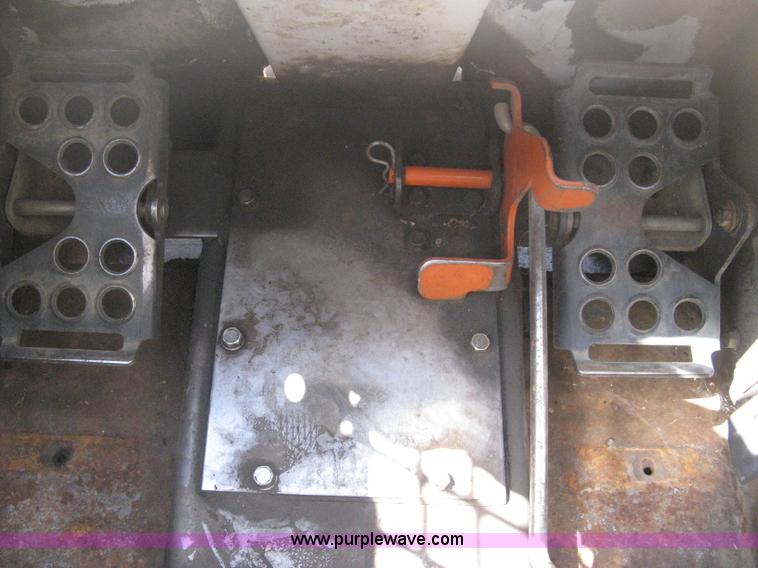 image for item B8088 1992 Bobcat 853 skid steer