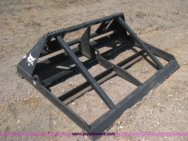 image for item B8091 2006 Bobcat 72 land plane