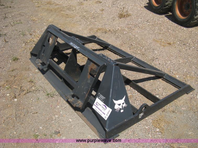 image for item B8091 2006 Bobcat 72 land plane
