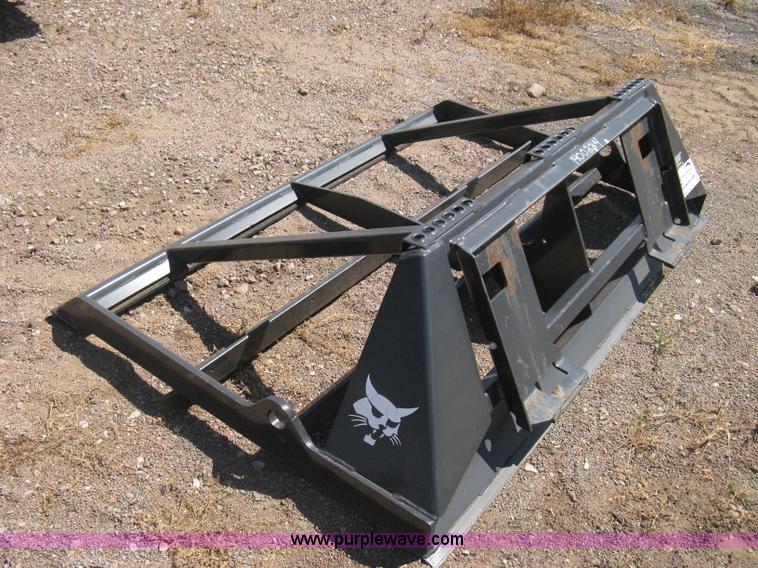 image for item B8091 2006 Bobcat 72 land plane