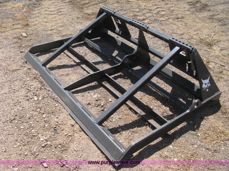 image for item B8091 2006 Bobcat 72 land plane