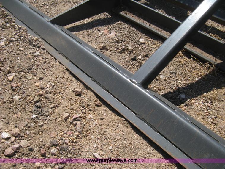 image for item B8091 2006 Bobcat 72 land plane