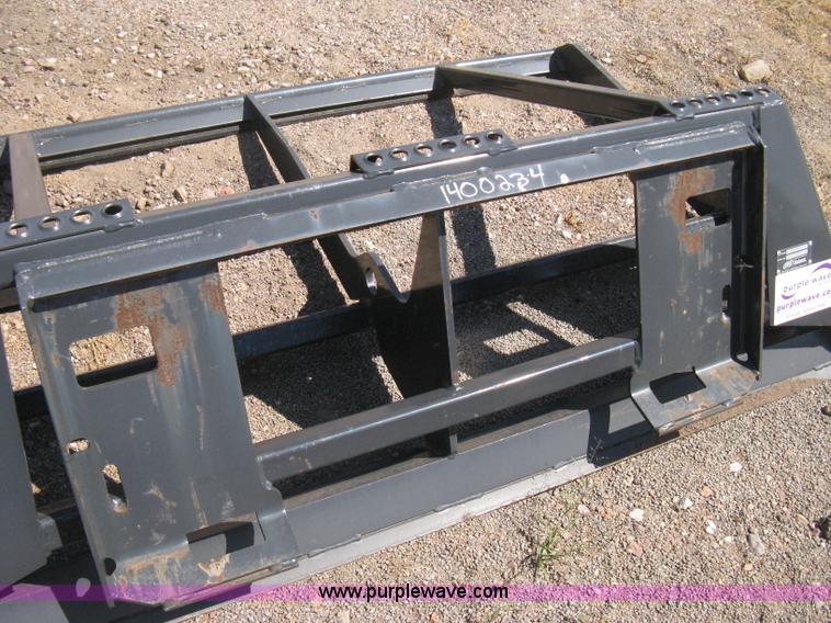 image for item B8091 2006 Bobcat 72 land plane