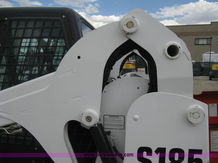 image for item B8094 2010 Bobcat S185 skid steer