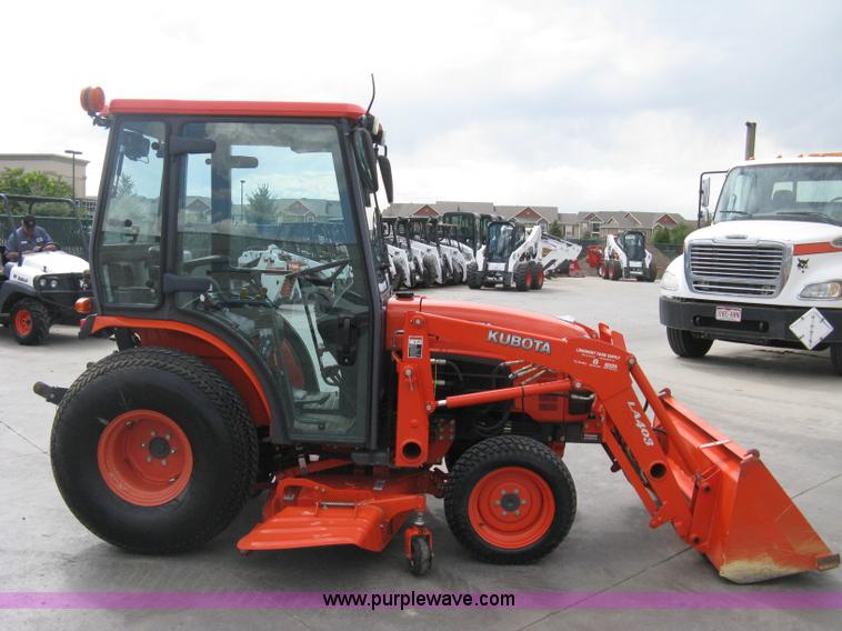 image for item B8095 2008 Kubota B3030 MFWD tractor