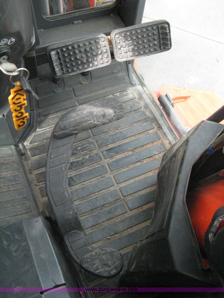 image for item B8095 2008 Kubota B3030 MFWD tractor