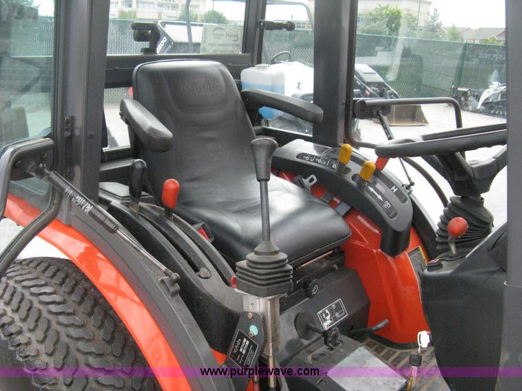image for item B8095 2008 Kubota B3030 MFWD tractor