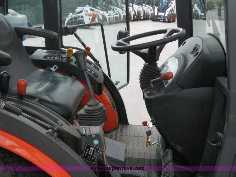 image for item B8095 2008 Kubota B3030 MFWD tractor