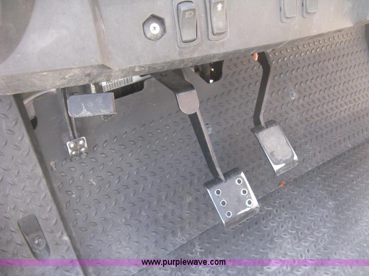 image for item B8102 2007 Bobcat 2200 utility vehicle