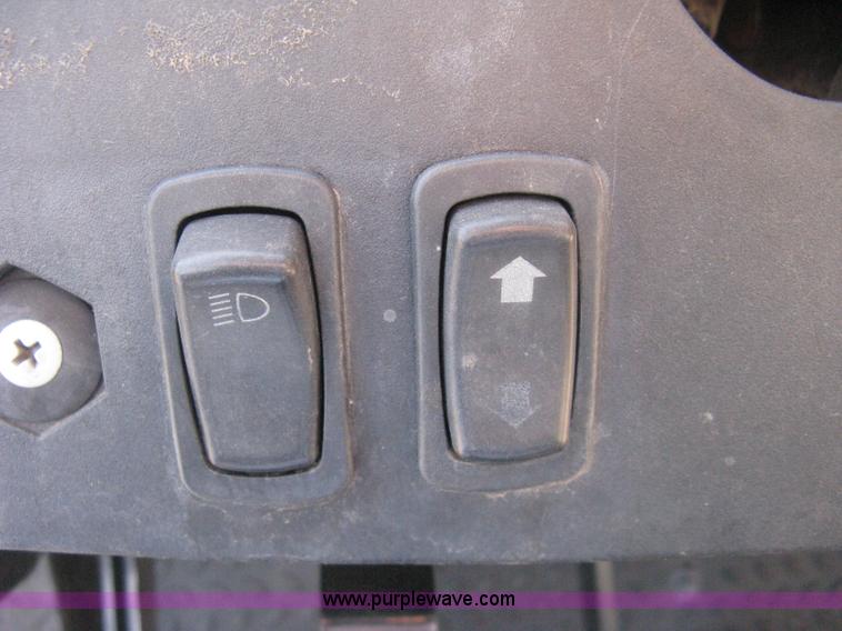 image for item B8102 2007 Bobcat 2200 utility vehicle