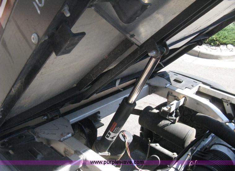 image for item B8102 2007 Bobcat 2200 utility vehicle