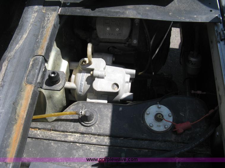 image for item B8103 2007 Bobcat 2200 utility vehicle