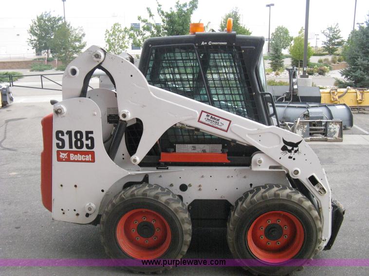 image for item B8108 2010 Bobcat S185 skid steer