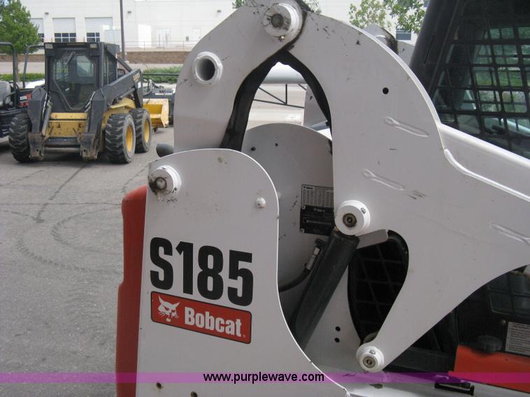 image for item B8108 2010 Bobcat S185 skid steer