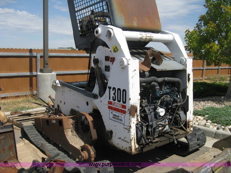 image for item B8122 2005 Bobcat T300 track skid steer