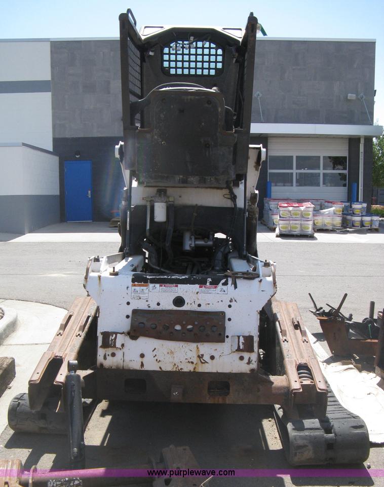 image for item B8122 2005 Bobcat T300 track skid steer