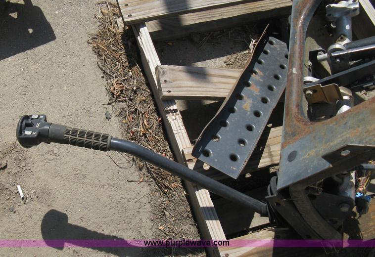 image for item B8122 2005 Bobcat T300 track skid steer