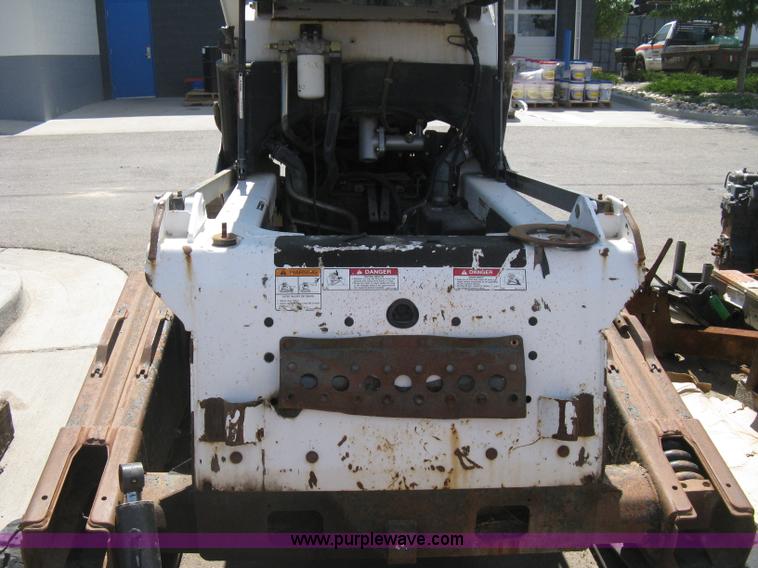 image for item B8122 2005 Bobcat T300 track skid steer