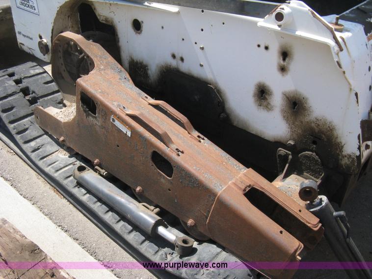 image for item B8122 2005 Bobcat T300 track skid steer