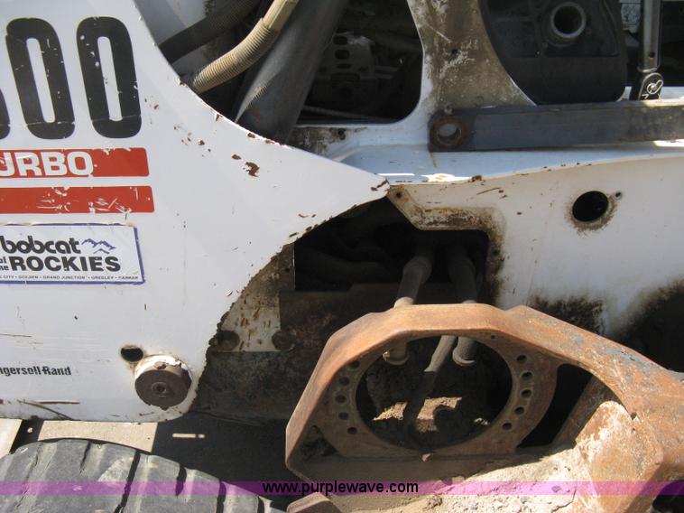 image for item B8122 2005 Bobcat T300 track skid steer