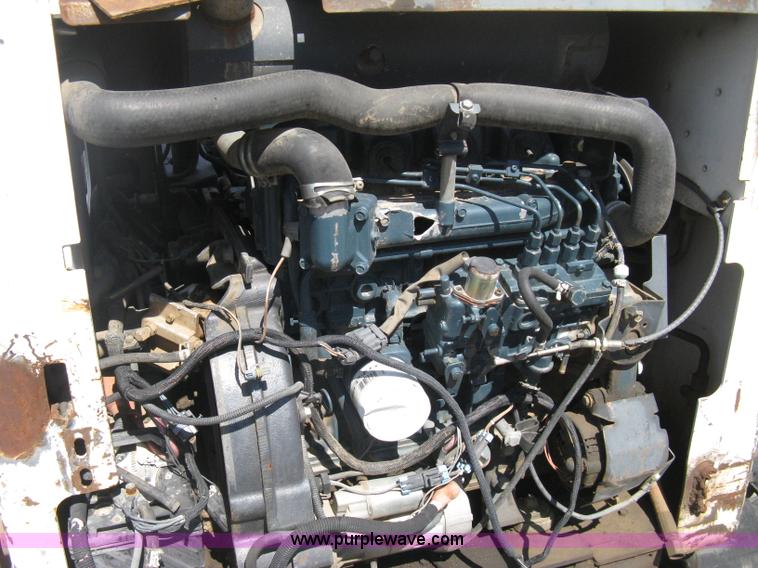 image for item B8122 2005 Bobcat T300 track skid steer