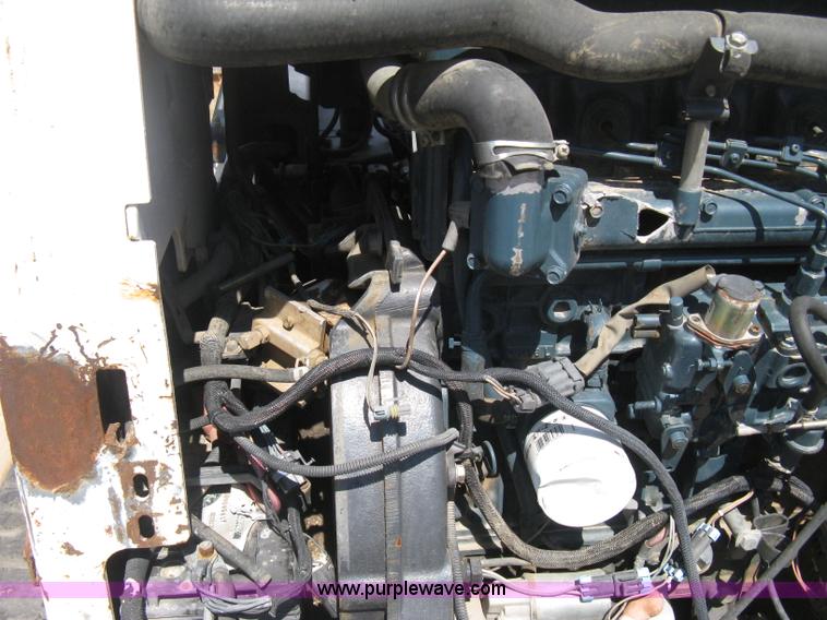 image for item B8122 2005 Bobcat T300 track skid steer