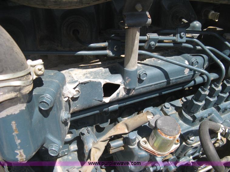 image for item B8122 2005 Bobcat T300 track skid steer