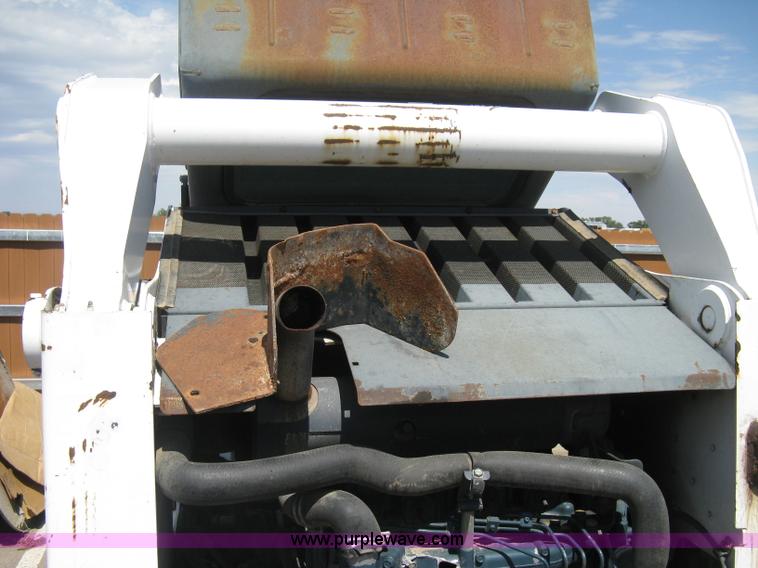 image for item B8122 2005 Bobcat T300 track skid steer