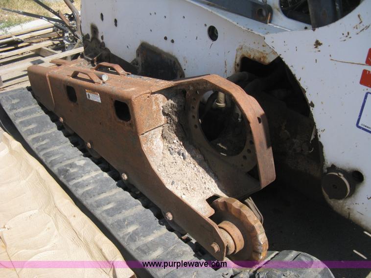 image for item B8122 2005 Bobcat T300 track skid steer