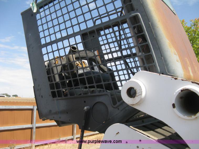 image for item B8122 2005 Bobcat T300 track skid steer