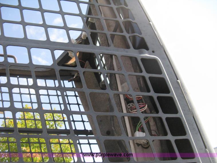 image for item B8122 2005 Bobcat T300 track skid steer