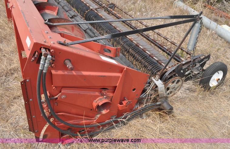 image for item A5990 1989 Case IH 1010 25' pickup header
