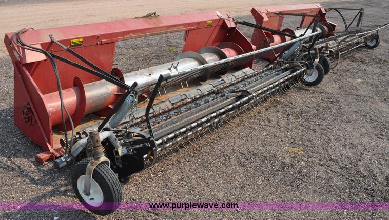image for item A5992 1981 Case IH 810 pickup header