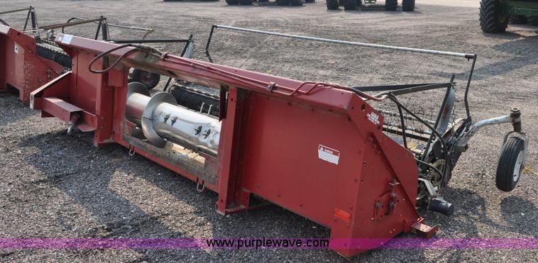 image for item A5992 1981 Case IH 810 pickup header
