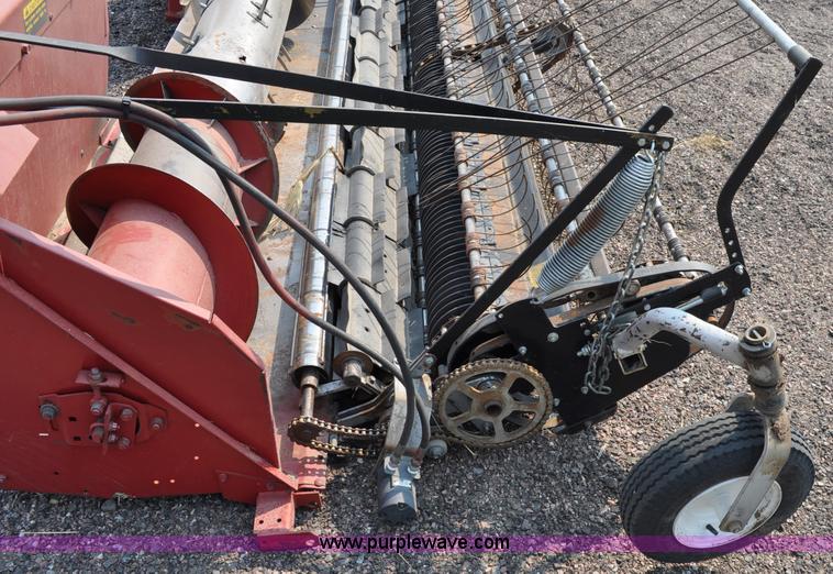 image for item A5992 1981 Case IH 810 pickup header