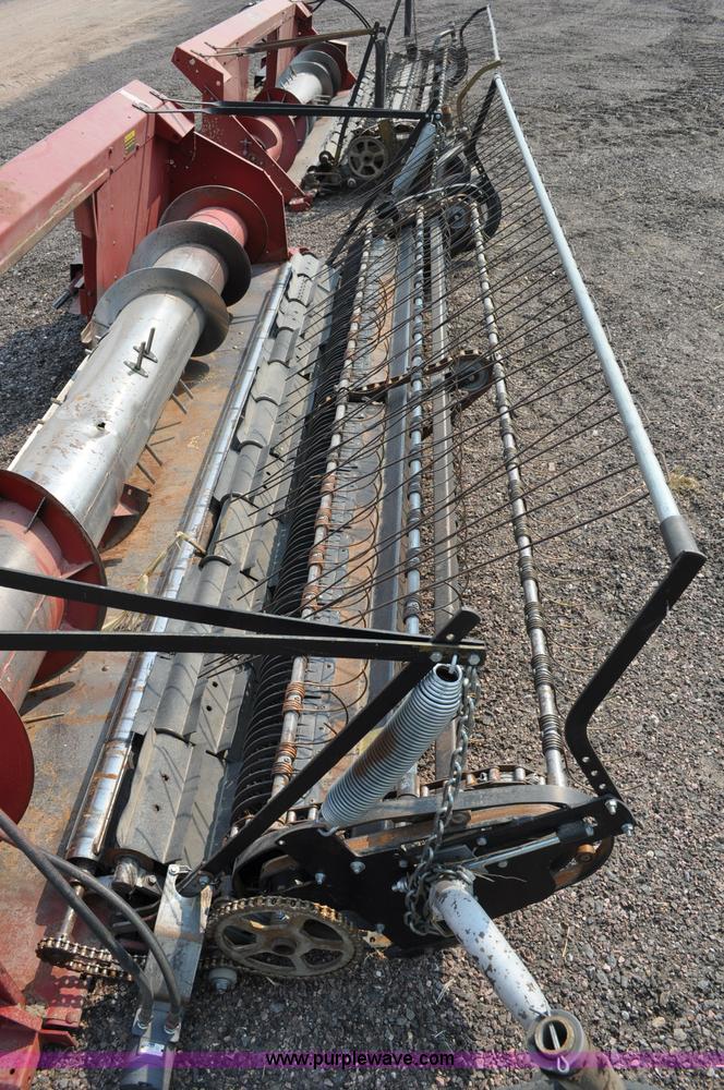 image for item A5992 1981 Case IH 810 pickup header