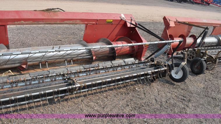 image for item A5992 1981 Case IH 810 pickup header