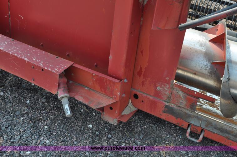 image for item A5992 1981 Case IH 810 pickup header
