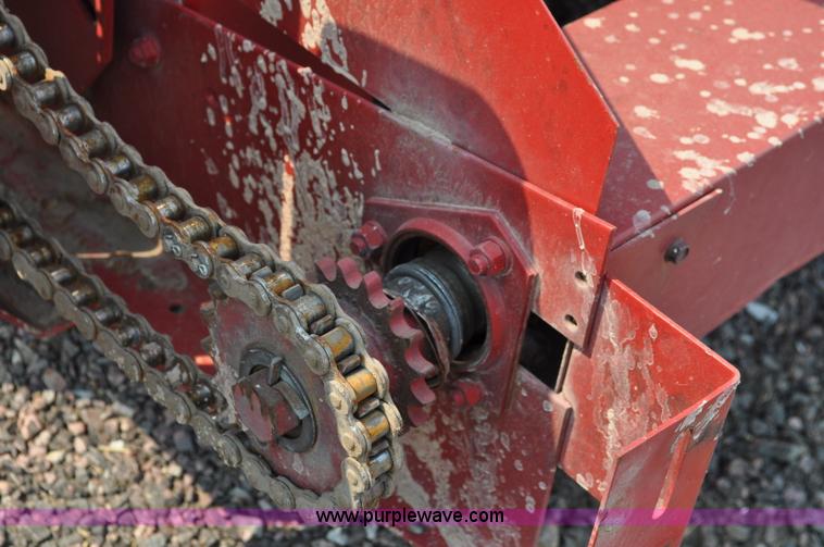 image for item A5992 1981 Case IH 810 pickup header