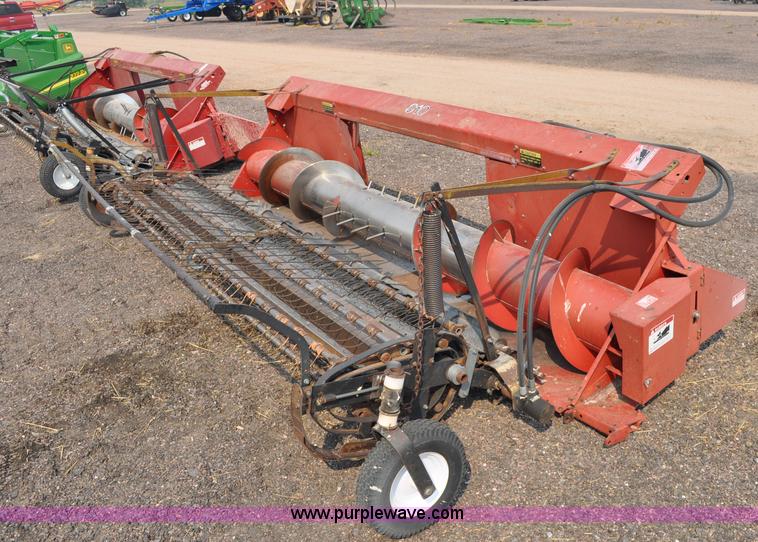 image for item A5993 1985 Case IH 810 pickup header