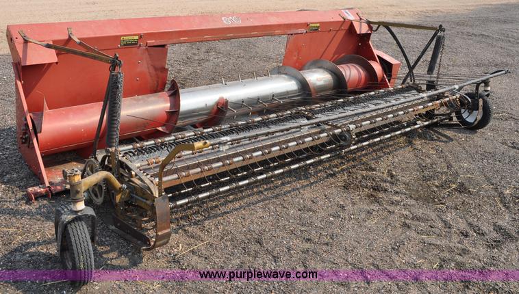 image for item A5993 1985 Case IH 810 pickup header