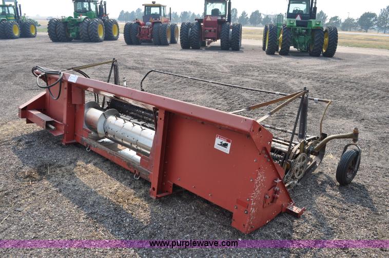 image for item A5993 1985 Case IH 810 pickup header