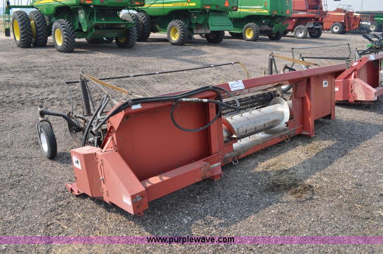 image for item A5993 1985 Case IH 810 pickup header