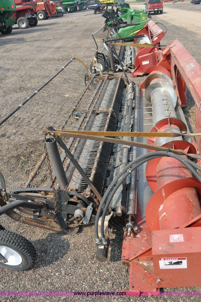image for item A5993 1985 Case IH 810 pickup header